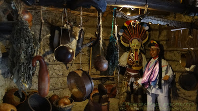 Экватор вещи из истории эквадорских племен на середине мира 