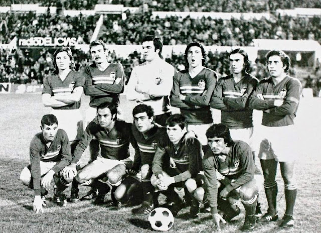 VALENCIA C. F. Temporada 1975-76. Tirapu, Cordero, Basauri, Jesús Martínez, Cerveró y Claramunt; Saura, Quino, Planelles, Barrero y Valdez. REAL ZARAGOZA 0 VALENCIA C. F. 2 (Claramunt, Quino). 09/11/1975. Campeonato de Liga de 1ª División, jornada 9. Zaragoza, estadio de La Romareda.