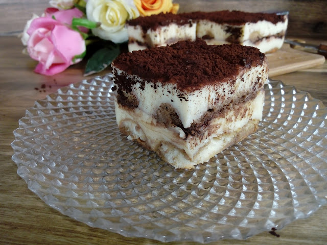 budyniowe tiramisu, oszukane tiramisu, budyniowiec, ciasto z budyniu, deser budyniowy, ciasto kawowe, ciasto z kawa, ciasto z biszkoptami