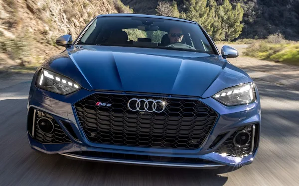 Audi RS5 Sportback 2023 ganha nova cor Azul Ascari