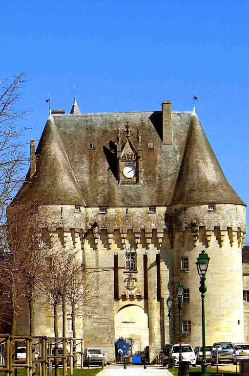 Castelo de Jonzac, Poitou-Charentes, França.