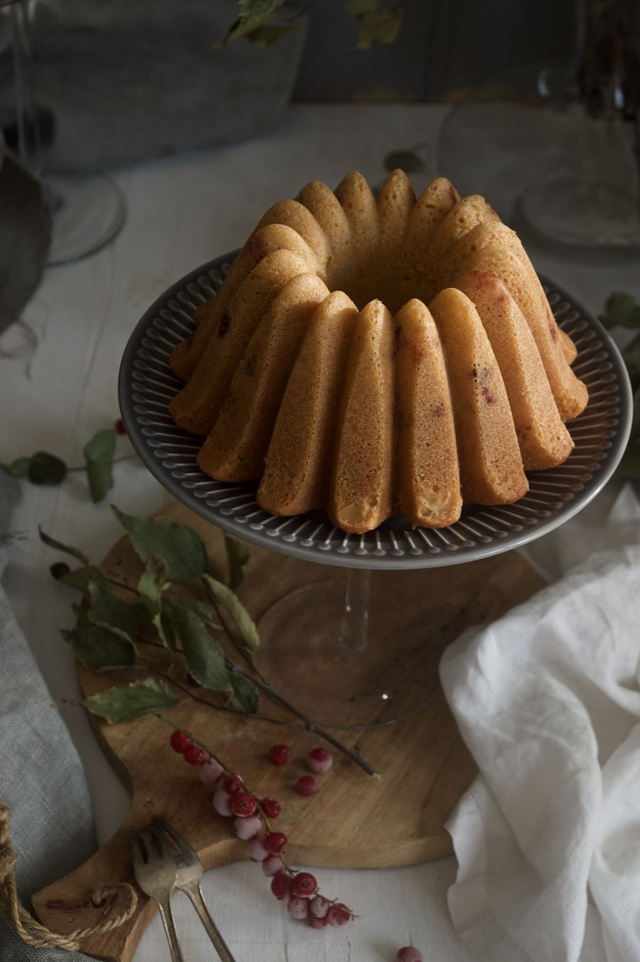 bundt-cake-de-yogur-y-grosellas-rojas