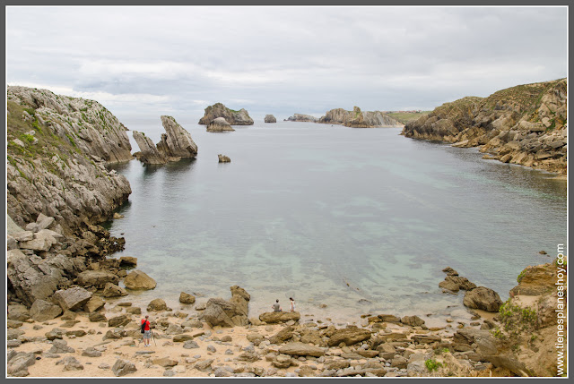 Costa Quebrada: Playa de Somocuevas (Cantabria)