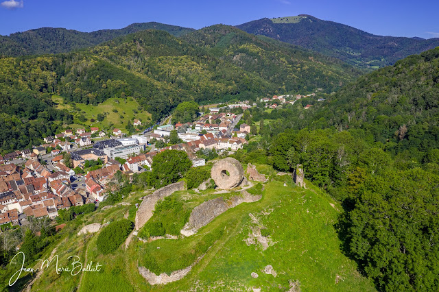 château de l'Engelbourg… vestiges du donjon circulaire