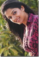 vimala_raman_stylish_pic