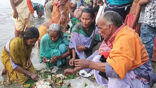 ব্রহ্মপুত্র নদে লক্ষাধিক সনাতন ধর্মাবলম্বীর অষ্টমির স্নান