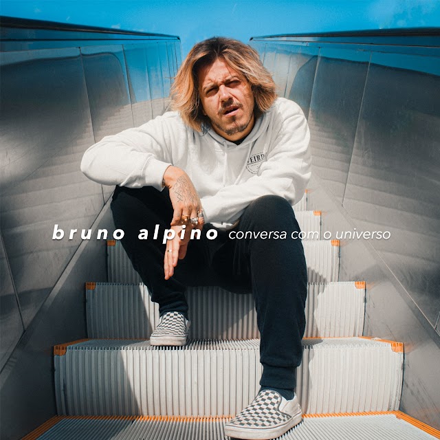 Bruno Alpino convida a uma "viagem no tempo" em single novo