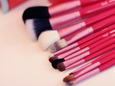 Zuzu Makeup on How To   Deep Clean Your Makeup Brushes Naturally   The Glamorganic