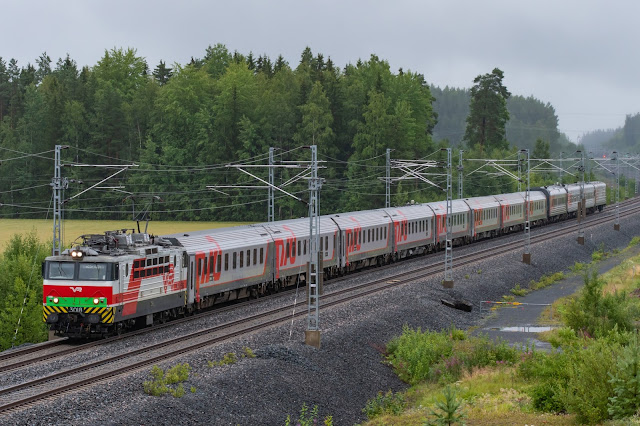 ロシア鉄道 レフ・トルストイ号 Железные дороги Финляндии Электровоз Sr1-3018 Siperian susi Sähköryssä