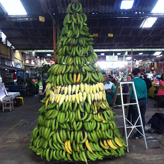 El Árbol de Navidad de la minorista colombia plaza de mercado, mayorista