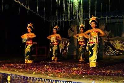  tari ini adalah tarian khas asal Provinsi Bali Tari Pendet Berasal Dari Daerah Bali