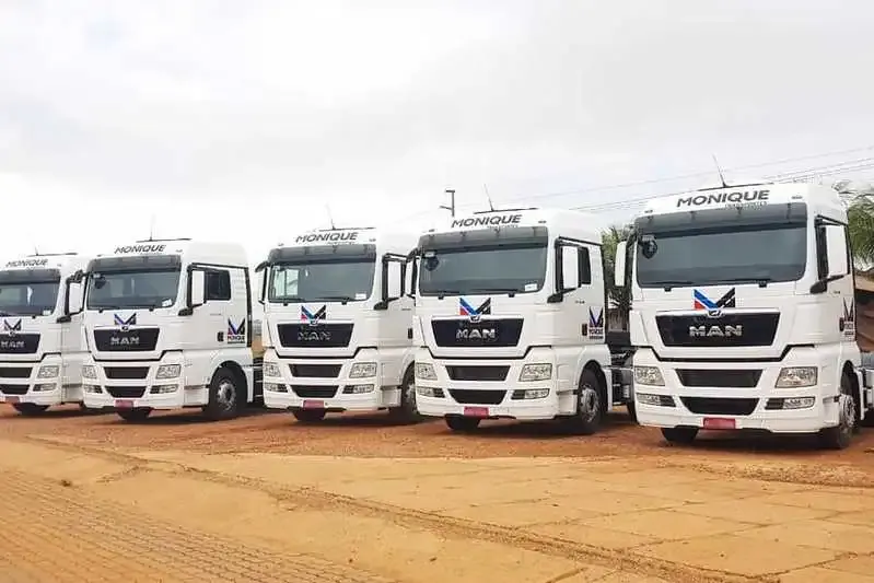 Frota de caminhões MAN TGX da Transportes Monique