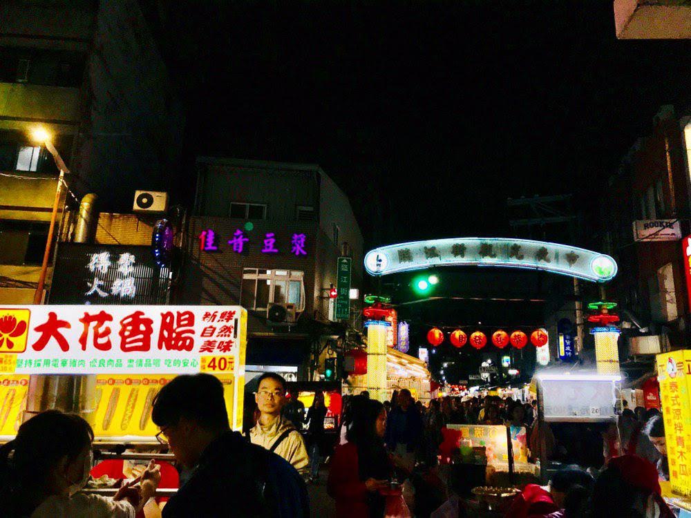 臨江街夜市美食「通化街大花香腸」