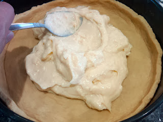 spread out pastry cream