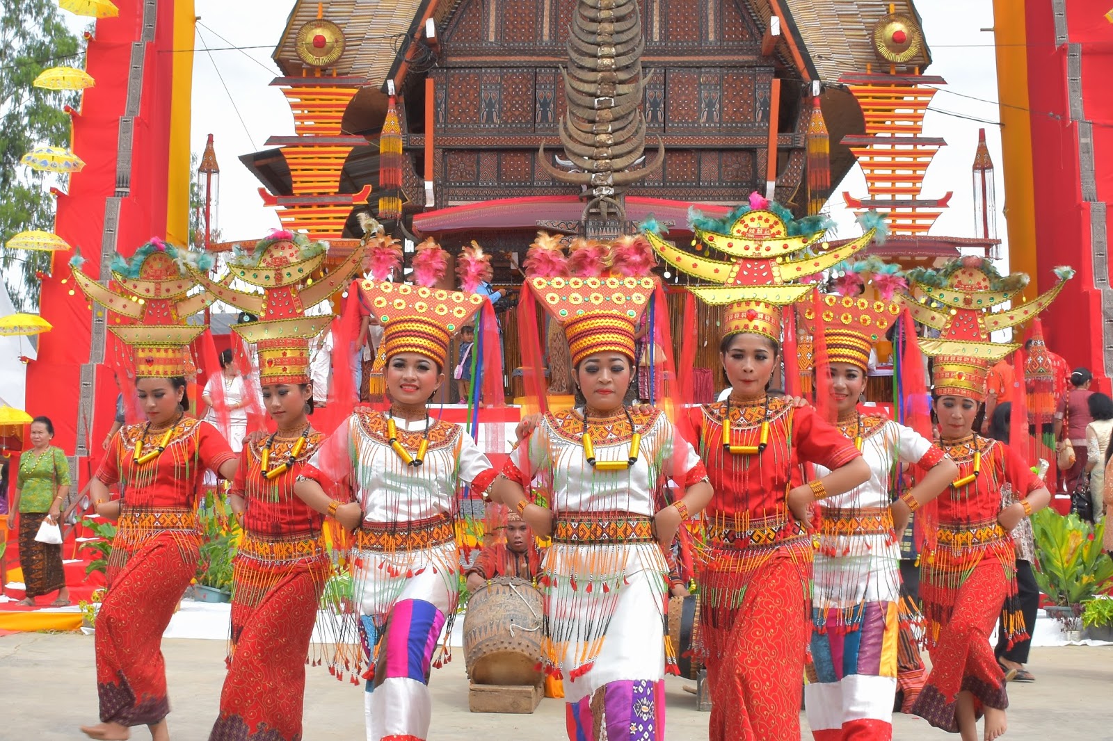 Jenis Tarian Tradisional Suku Toraja 