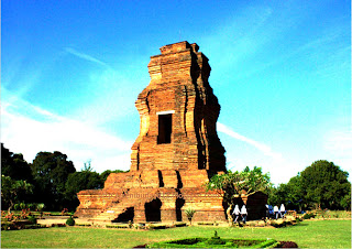  Kerajaan MAJAPAHIT adalah kerajaan terbesar di Asia tenggara yang pernah ada Candi-Candi Peninggalan Kerajaan Majapahit 