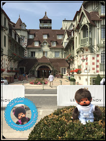 vache sculpture deauville bubbles monchhichi kiki louis Vuitton Chanel planches stars célébrités bmw range rover luxe chic classe mignon virkiki