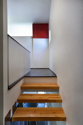 wood stairs ideas LEED House “Like A Houseboat”