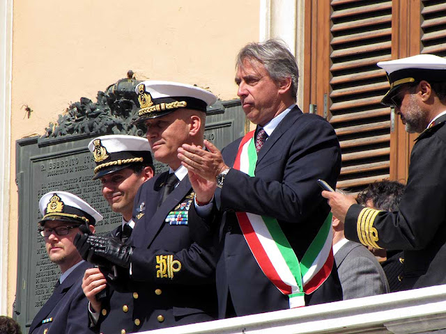 Il sindaco Alessandro Cosimi, l'Ammiraglio Giuseppe Cavo Dragone, cerimonia Marine estere, Livorno