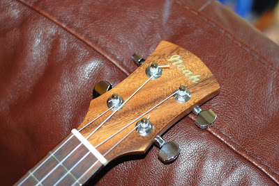 Noah Monkeypod Tenor headstock