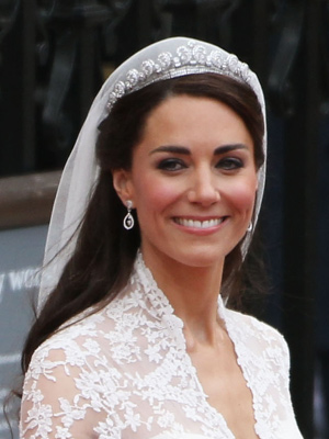 Kate middleton was wearing fake tan on her wedding day and it looked really