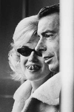 Marilyn-Monroe-And-Joe-DiMaggio