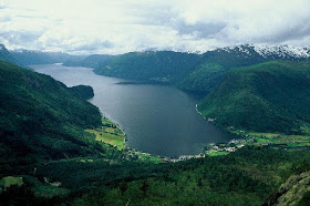 Danau Paling Jernih di Dunia