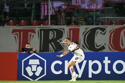 Luciano decide, São Paulo vence Talleres e vai às oitavas da Libertadores como líder do Grupo D
