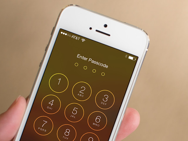 How To Hack iPhone's Lock Screen to Access Photos, Contacts...