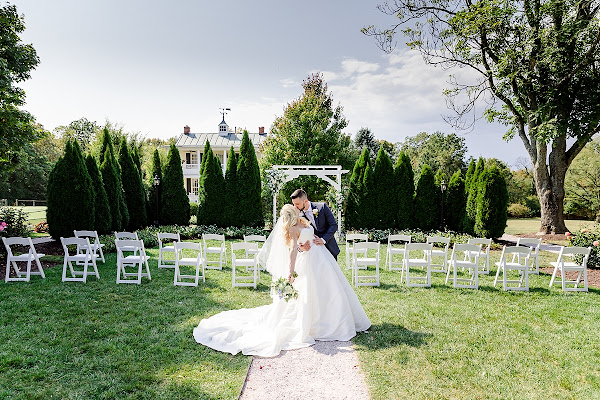 Antrim 1844 Fall Garden Wedding photographed by Heather Ryan Photography