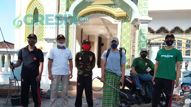 Menjelang Idul Qurban Ansor Benjeng Aksi Semprot Masjid dengan Disinfektan