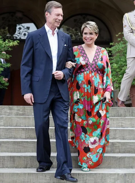 Grand Duchess Maria Teresa wore a Howa viscose hawaiian tropic print long dress by Mes Demoiselles Paris