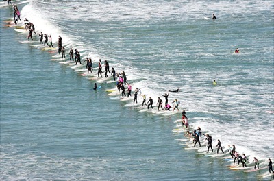 gal_guinness_surfers