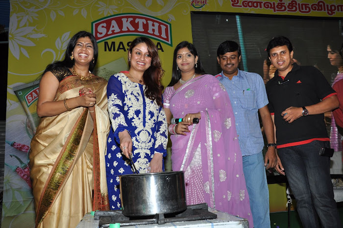 sonia agarwal inaugurates chennaiyil thiruvaiyaru food festival actress pics