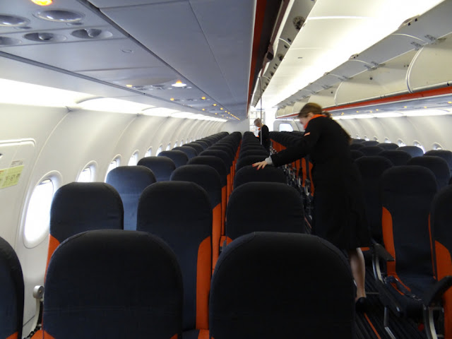 easyjet a320 cabin, easyjet interior