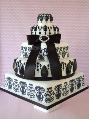 Black and White Damask Wedding Cake Makis Cakes via Source