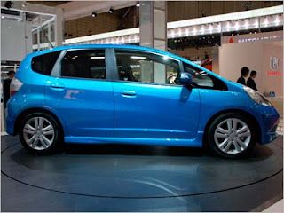 Honda Fit-2009-sexy-model-picture