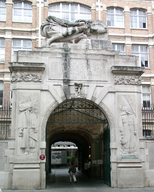 À la mémoire des élèves et anciens élèves de l’école Centrale, Rue Conté, Paris