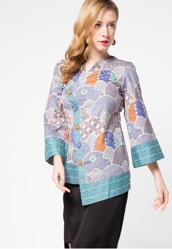  30 model  baju  batik  terbaru  untuk wanita  modis dan 