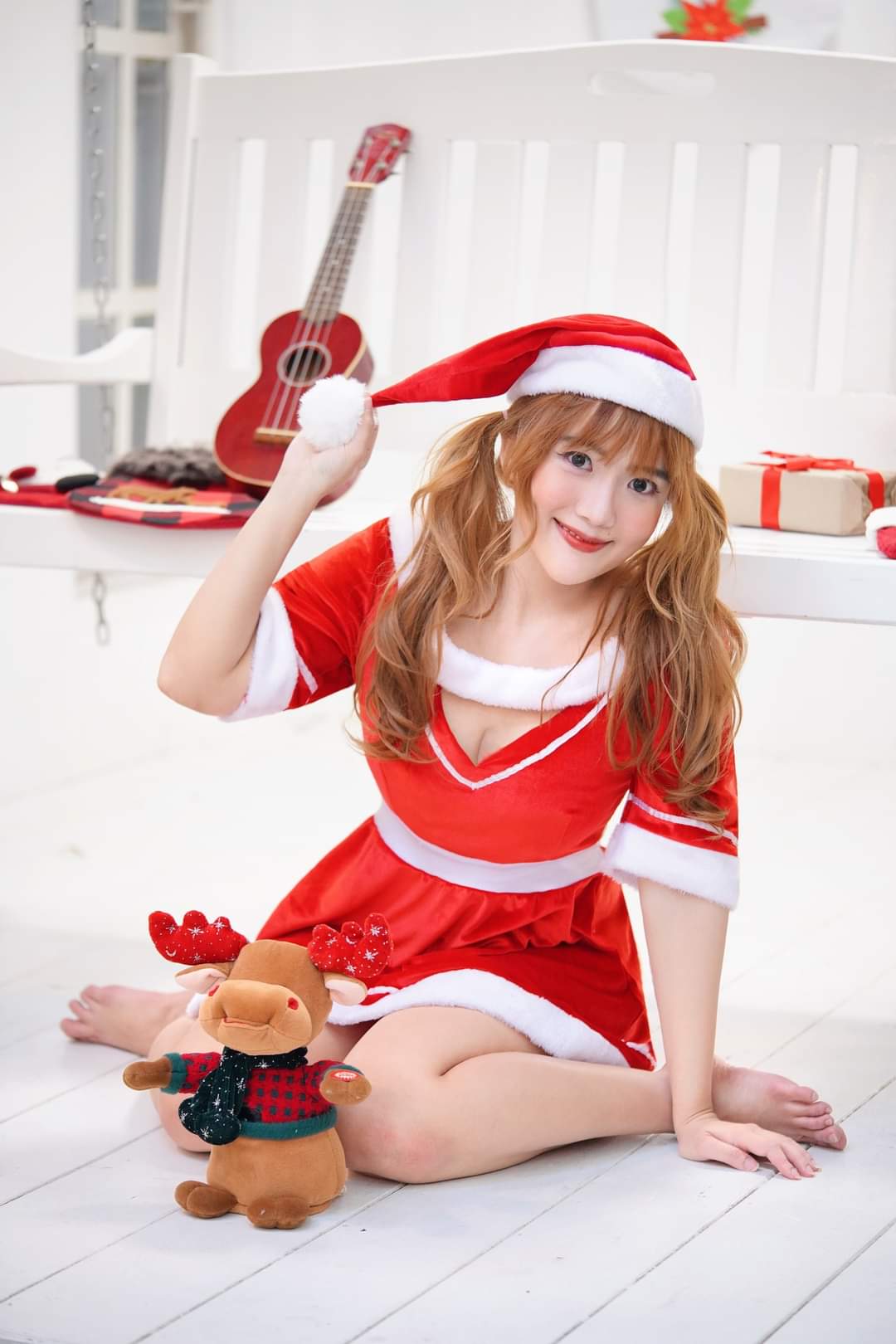 Sermsiri Jirathiraphap |  Delightful Christmas Photoshoot with a Little Angel in a Red. Thailand hot girls. hot photos. Christmas celebration.