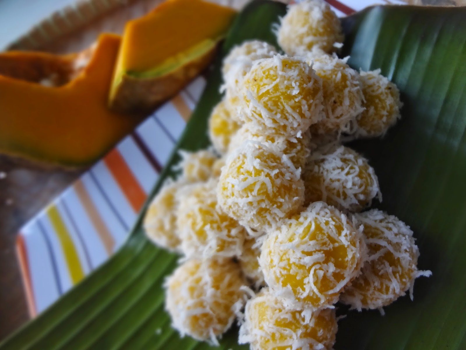 SelagiAdaGula: R22: Onde-Onde Labu Kuning/ Buah Melaka 