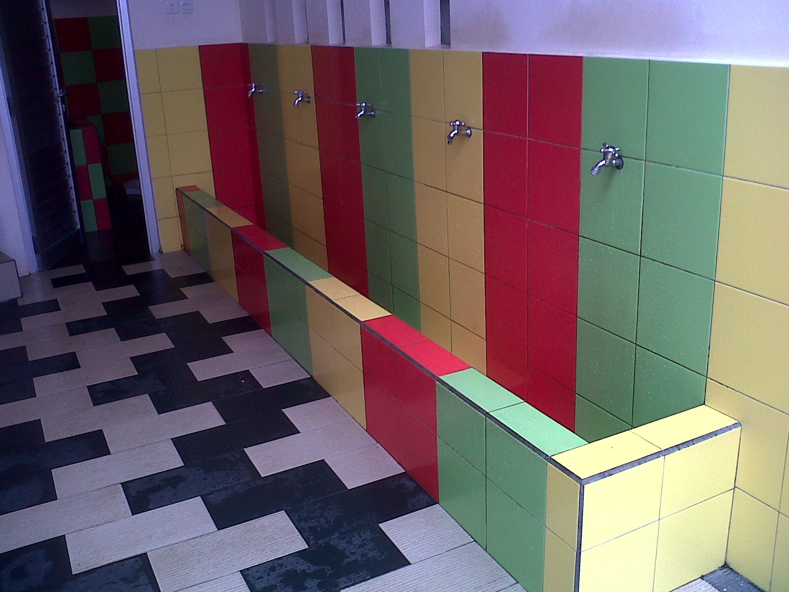 14 Warna Keramik Tempat Wudhu