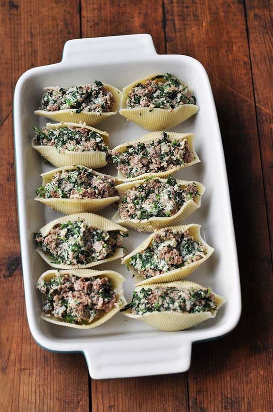 These healthy stuffed shells are going to rock your world! They’re stuffed with spinach, a yummy blend of cheeses, then lightened up with ground turkey. A healthier, freezer-friendly, delicious dinner…