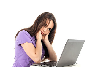 kobieta, praca, zmęczenie, laptop