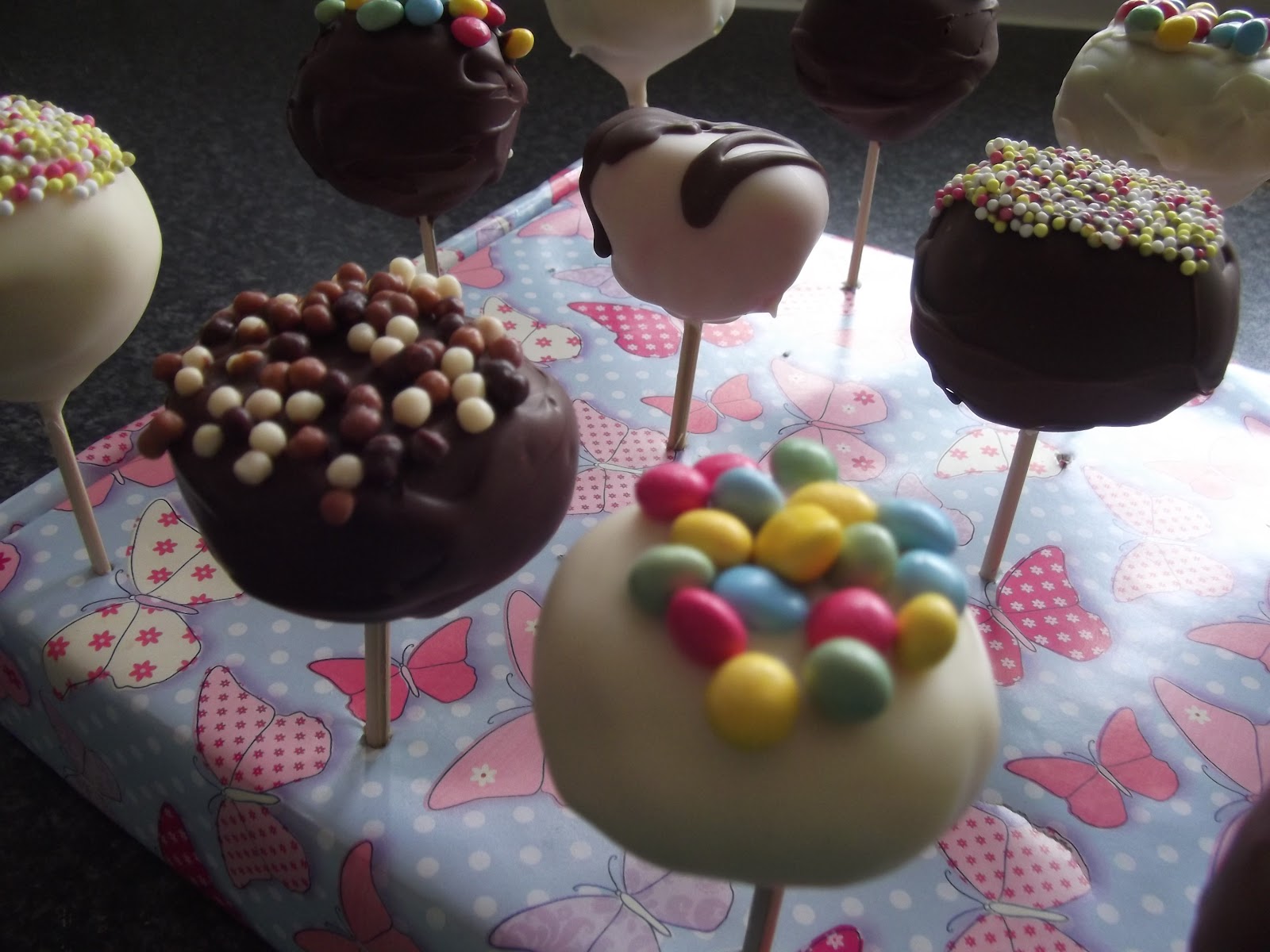 wedding cake pop display Food Trends #1: Cake pops