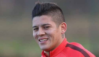 Gaya Rambut Marcos Rojo Keren dan Terbaru