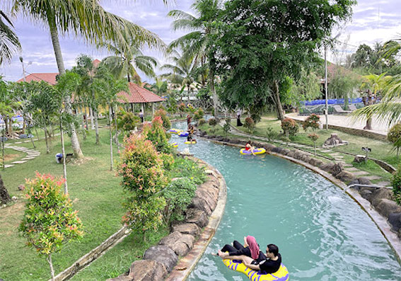 Kolam Renang Arus di Dayang Resort