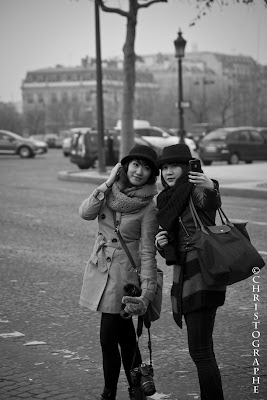 photos christographe famous les champs elysees paris realite noir et blanc black and white