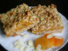 crumble di orzo con albicocche e agrumi