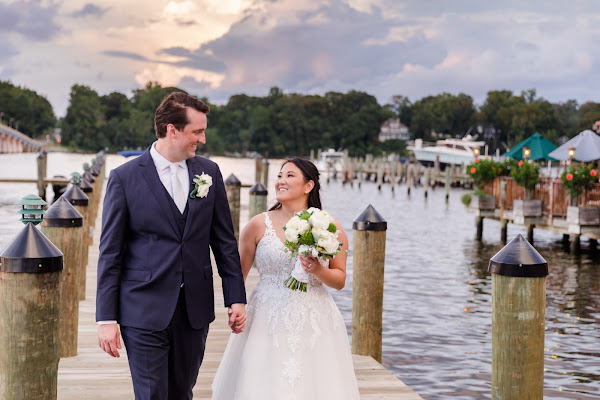 Annapolis Wedding at Michael's on the South River photographed by Heather Ryan Photography